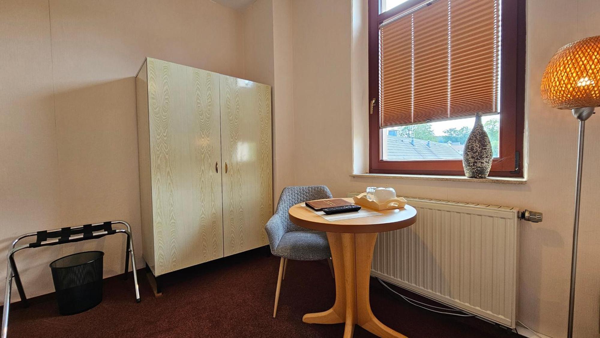 Pension Weisse Rose, Parkplatz, Fruehstueck, Wlan, Zentral Bad Elster Extérieur photo