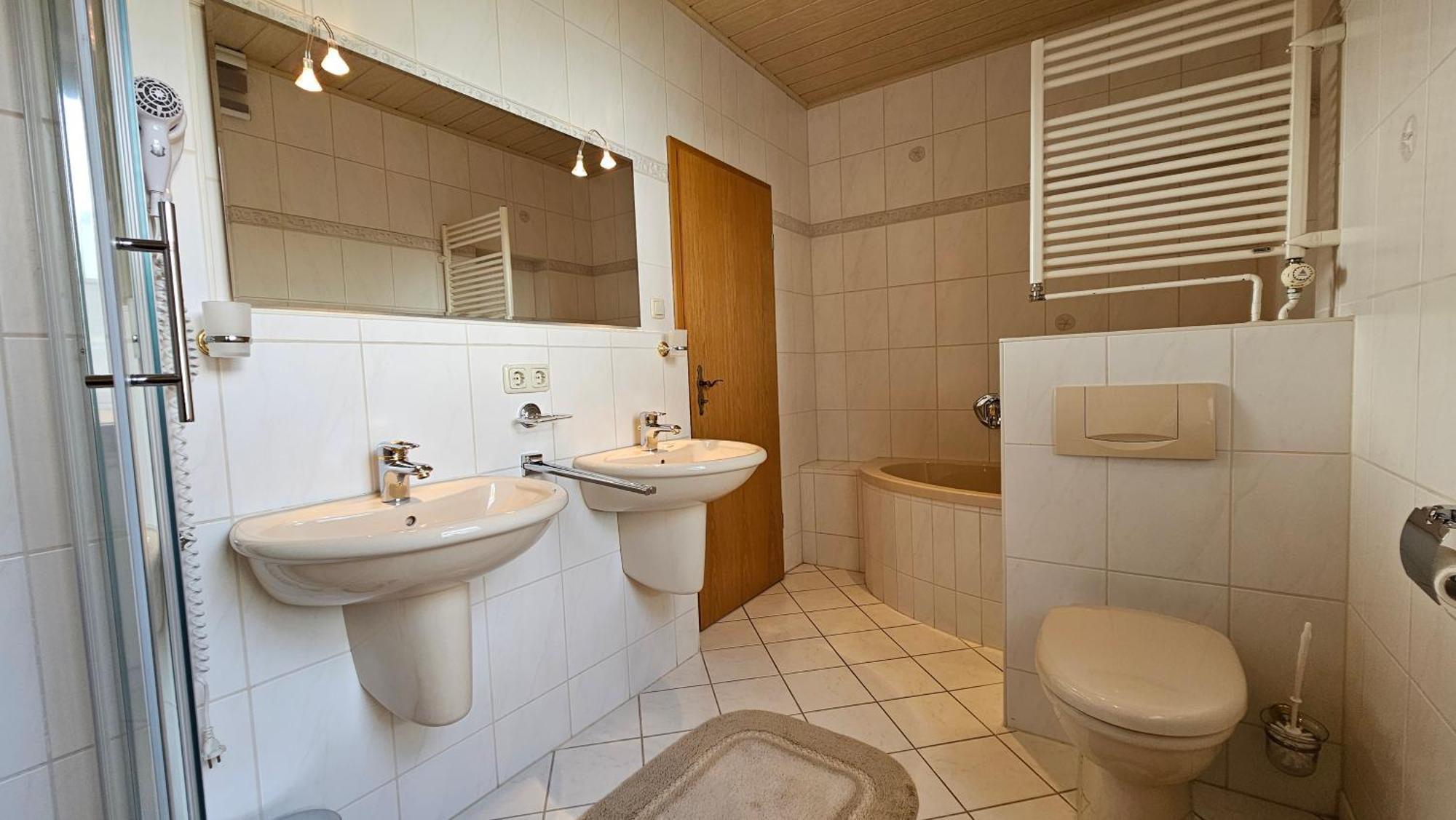 Pension Weisse Rose, Parkplatz, Fruehstueck, Wlan, Zentral Bad Elster Extérieur photo